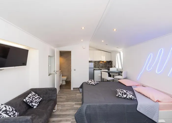 Corfu Downtown Suites